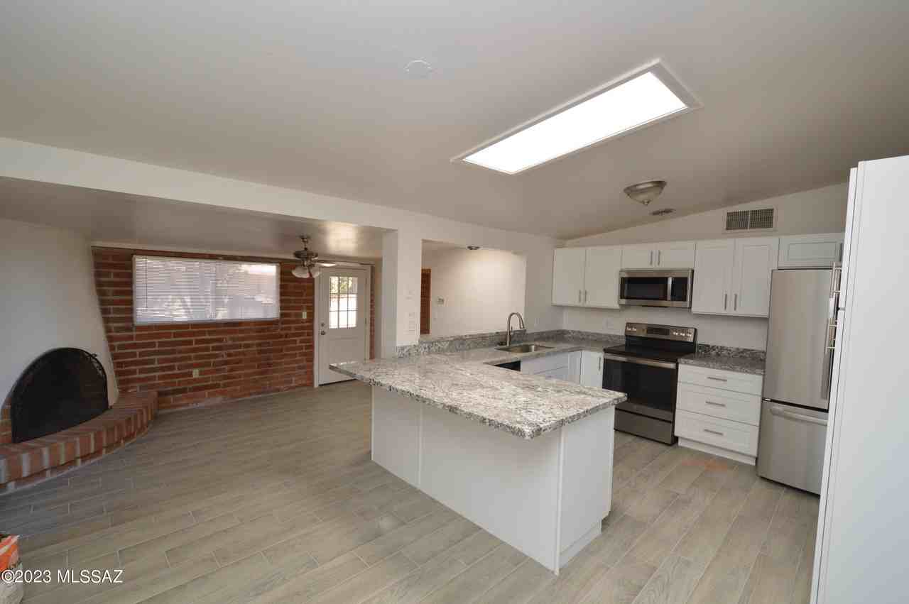 7118 E Elbow Bay Dr - Photo 4 of 17