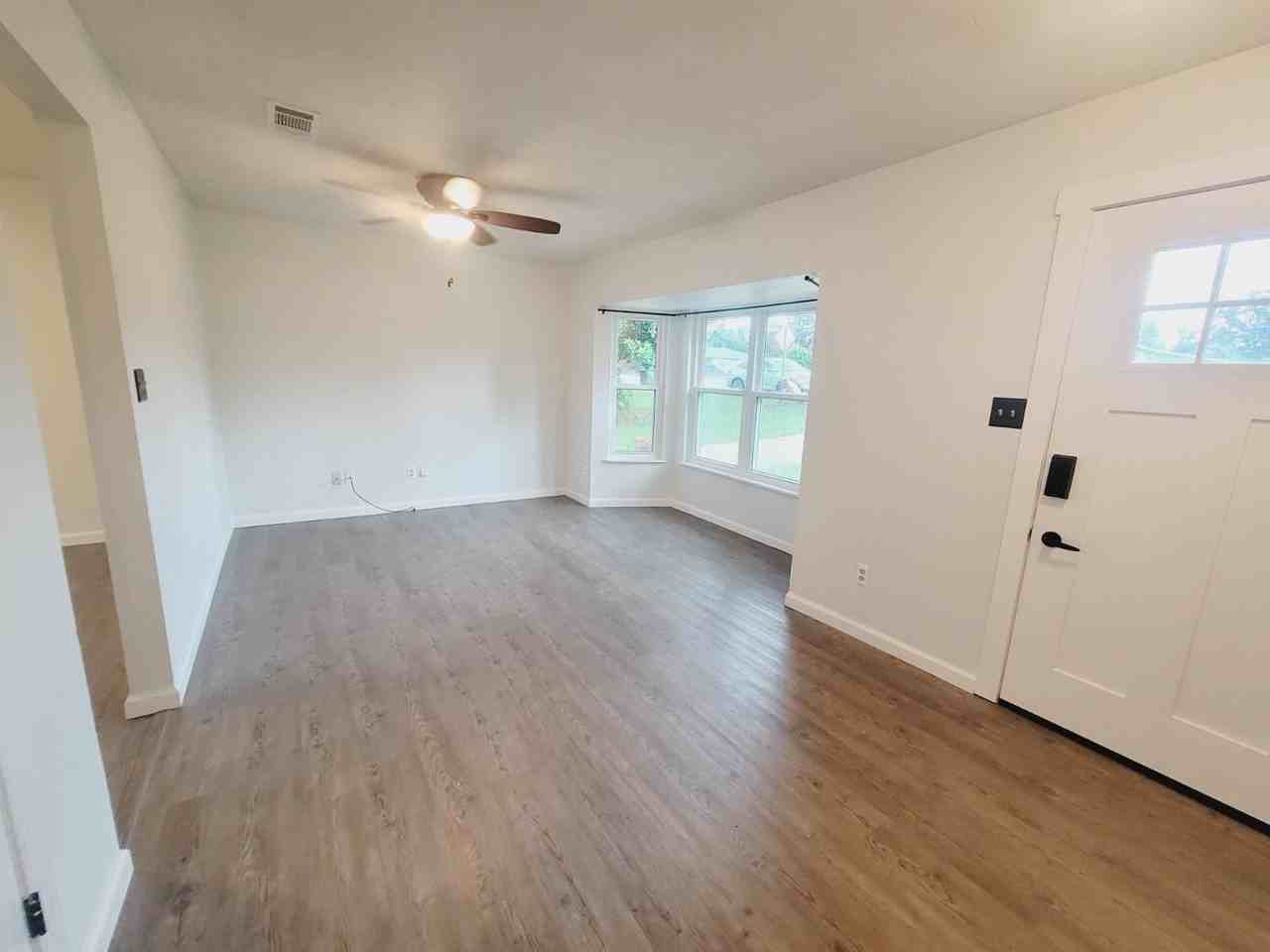 2136 Little River Ln - Photo 4 of 28