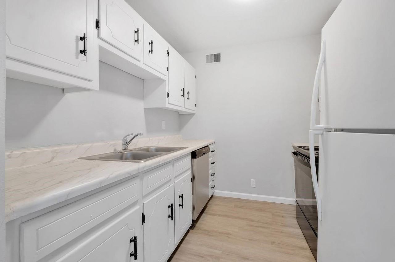 611 N Copeland St #D - Photo 4 of 10