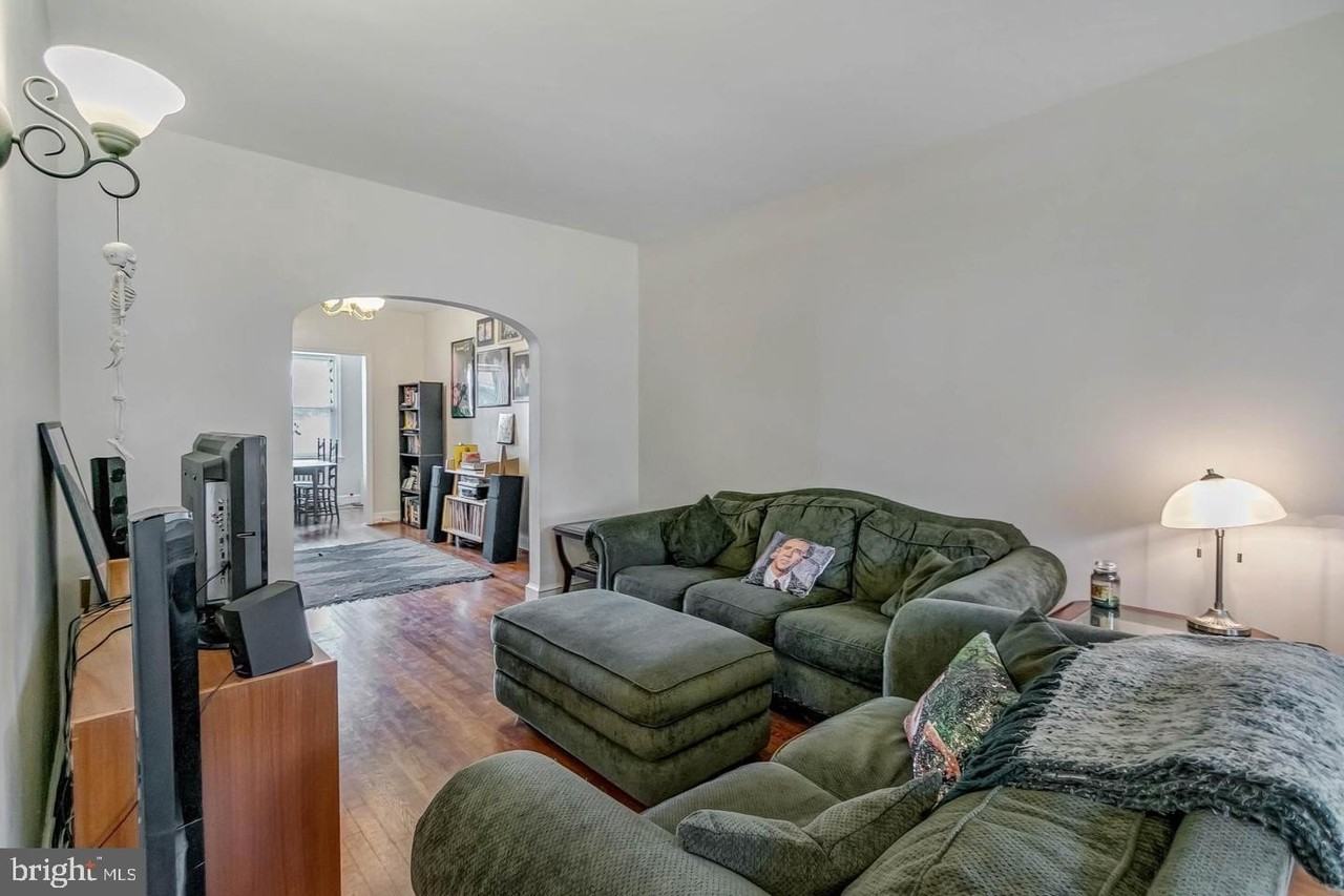 1305 Rittenhouse St Nw - Photo 4 of 33