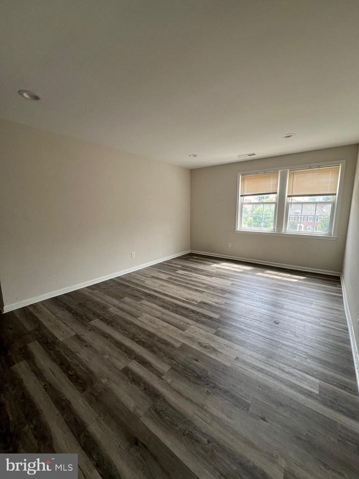 2109 Fort Davis St Se #301 - Photo 2 of 9
