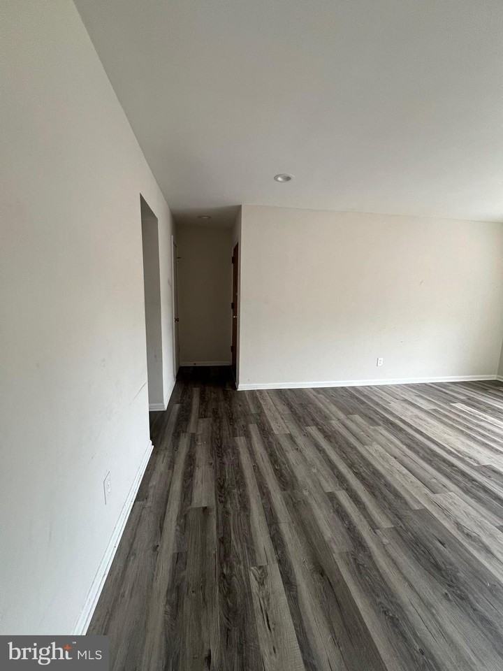2109 Fort Davis St Se #301 - Photo 3 of 9