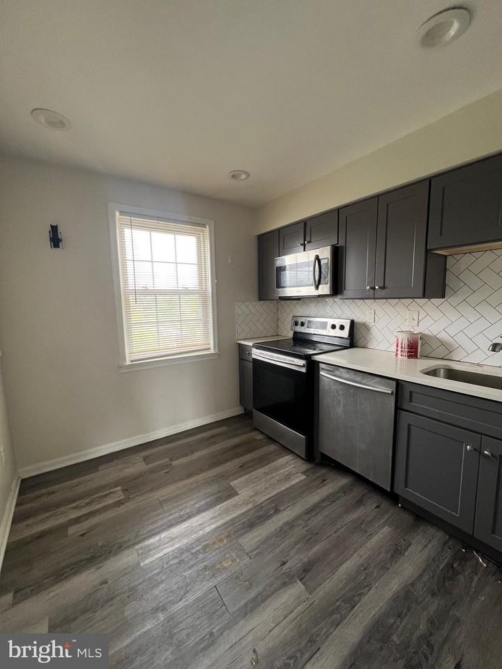 2109 Fort Davis St Se #301 - Photo 4 of 9