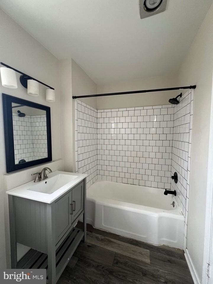 2109 Fort Davis St Se #301 - Photo 5 of 9