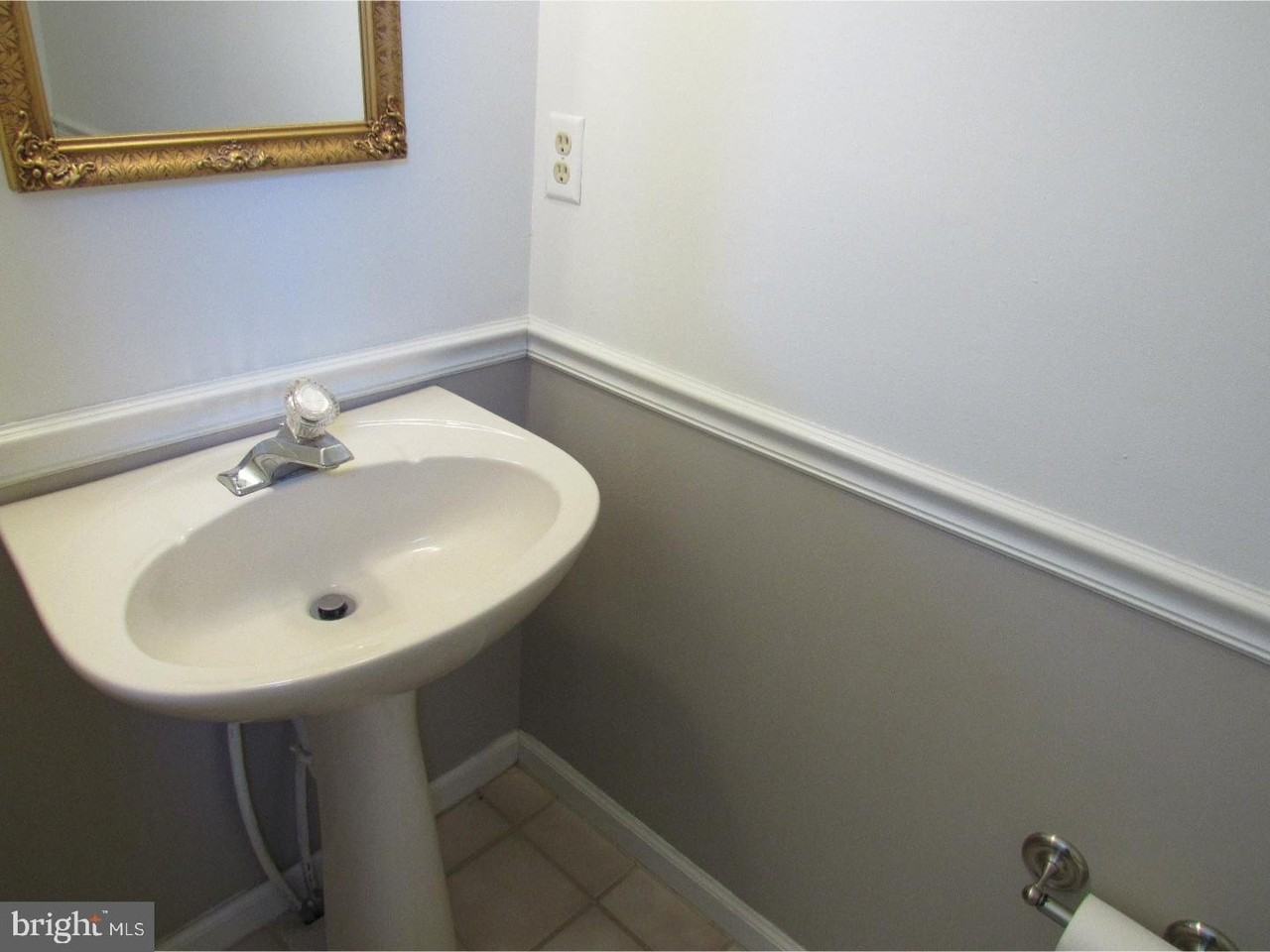 421 Woodstock Ln - Photo 2 of 20