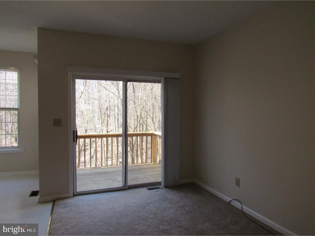 421 Woodstock Ln - Photo 4 of 20