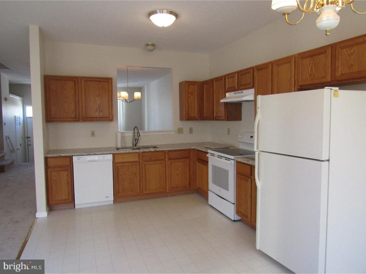 421 Woodstock Ln - Photo 6 of 20