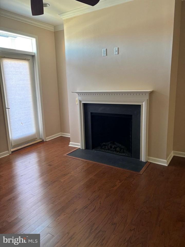 12001 Old Vine Blvd #3E306 - Photo 3 of 4