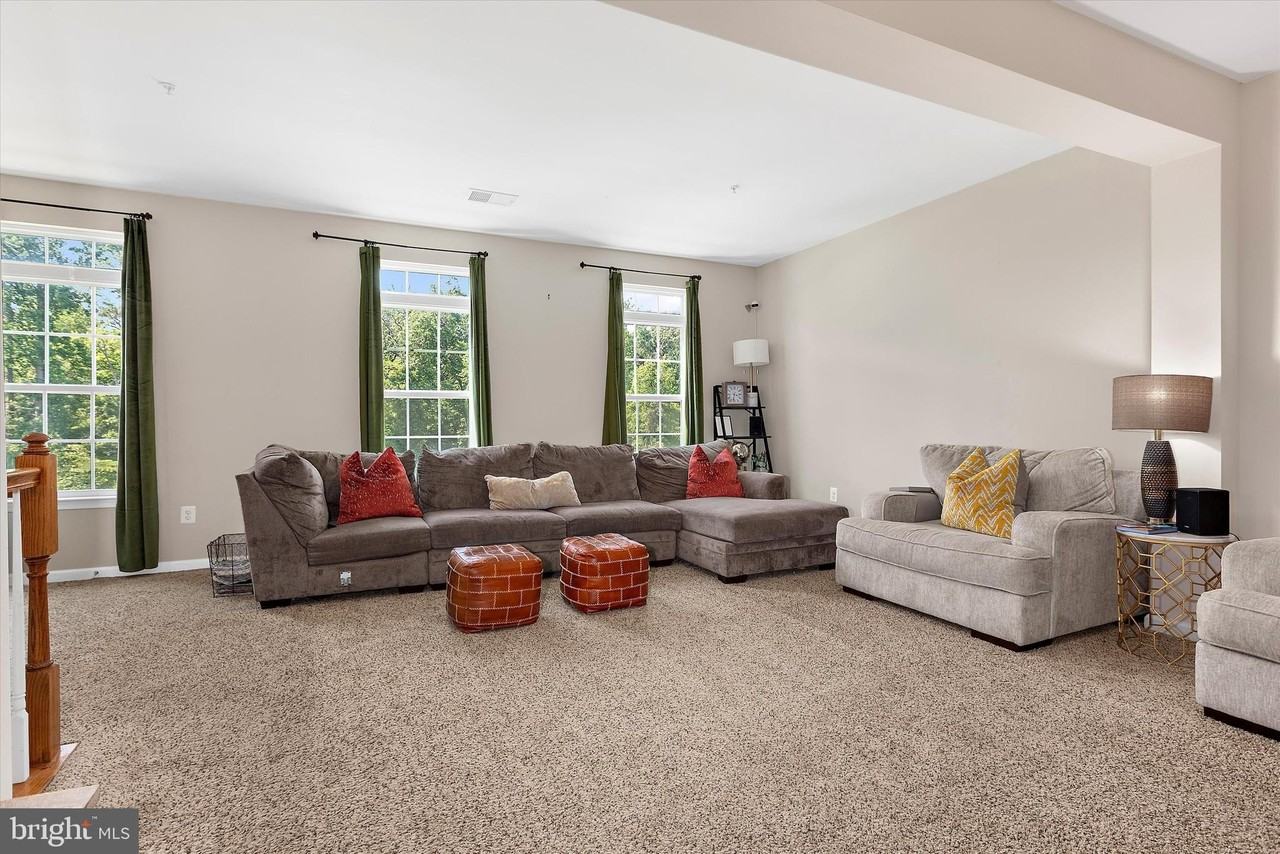 364 Chessington Dr - Photo 6 of 41