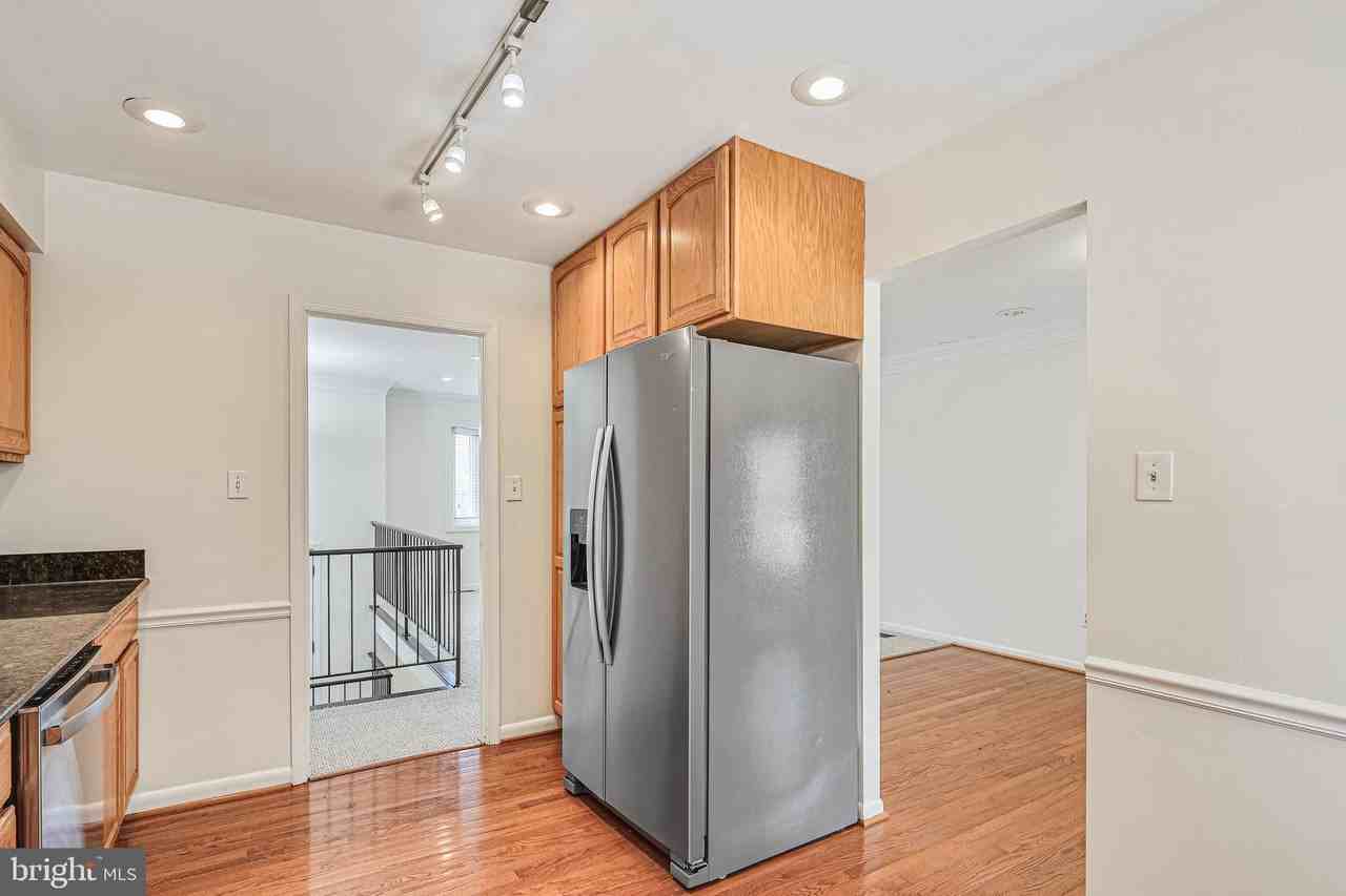 510 Retford Dr - Photo 7 of 43