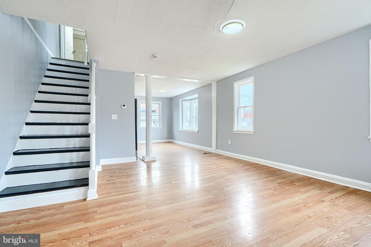 1902 Kelmore Rd - Photo 2 of 27