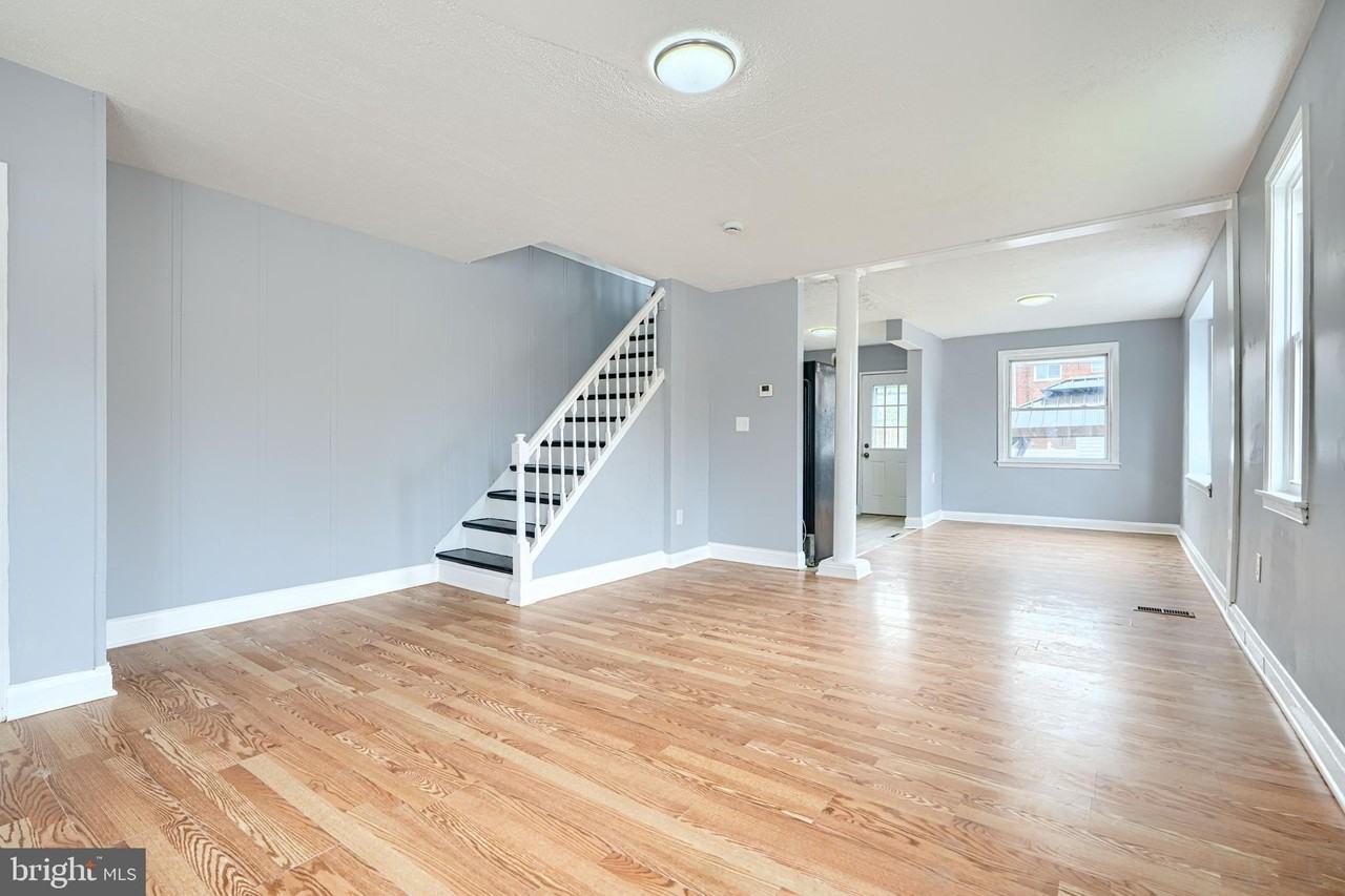 1902 Kelmore Rd - Photo 3 of 27