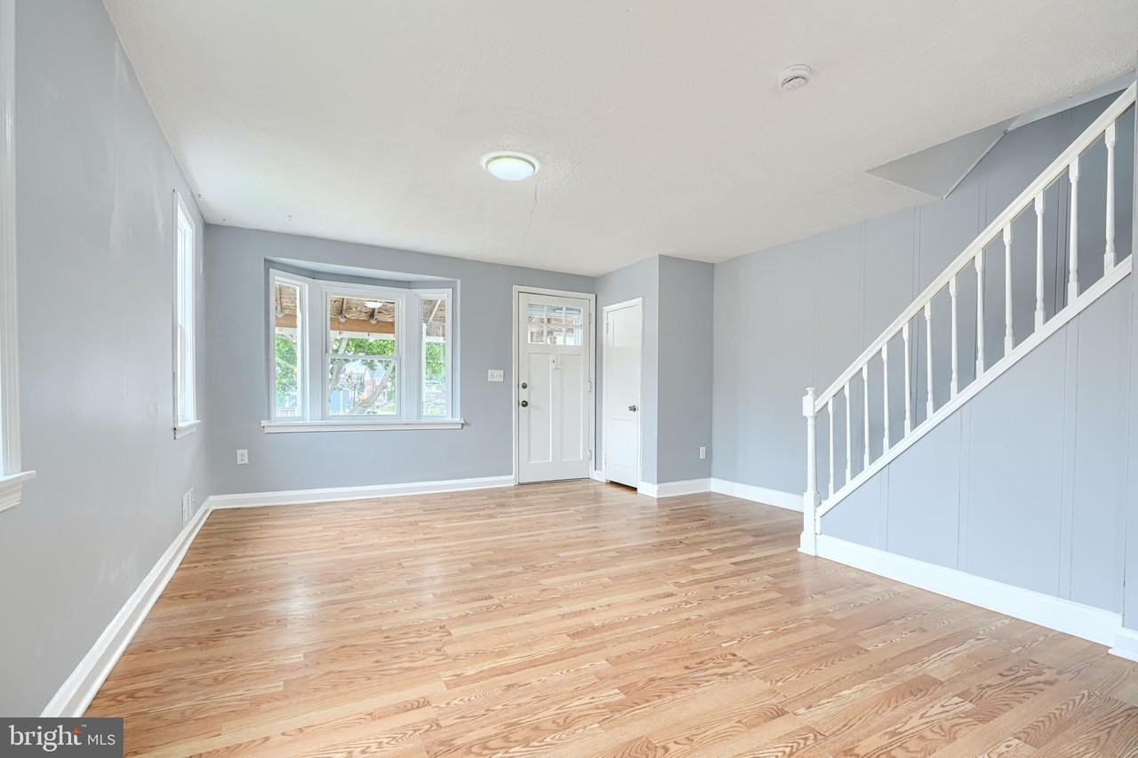 1902 Kelmore Rd - Photo 4 of 27