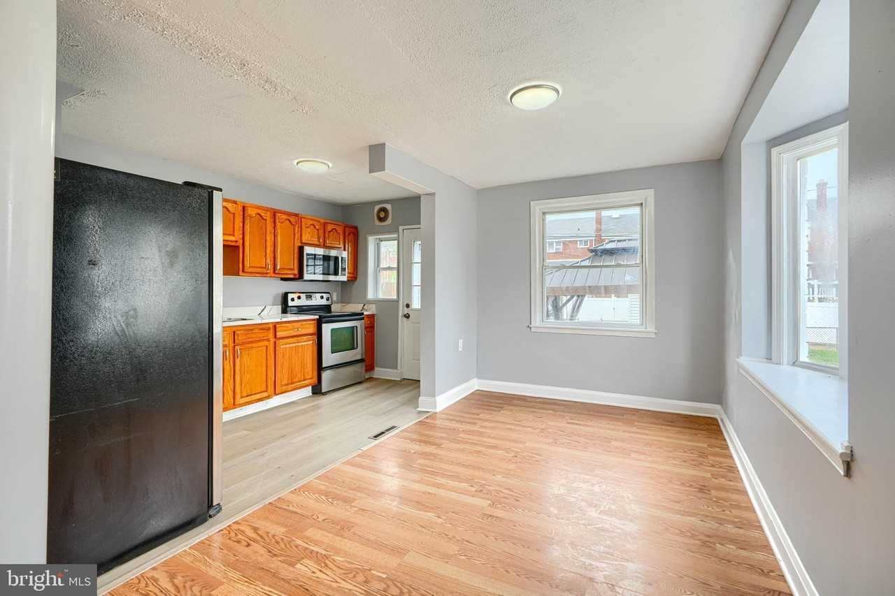 1902 Kelmore Rd - Photo 5 of 27