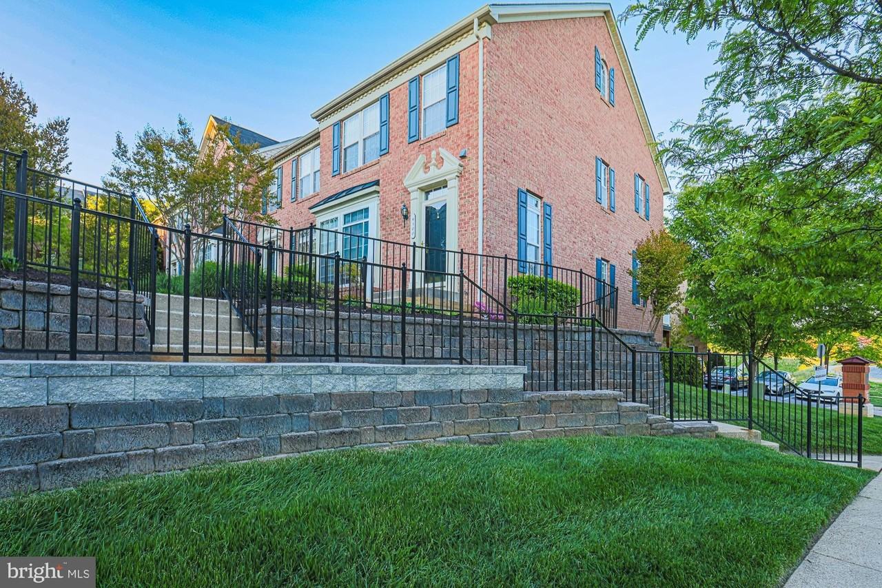 9300 Summit View Way - Photo 3 of 42