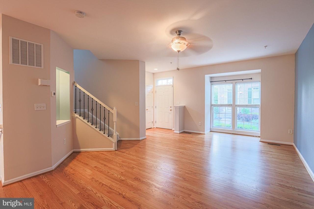 9300 Summit View Way - Photo 4 of 42