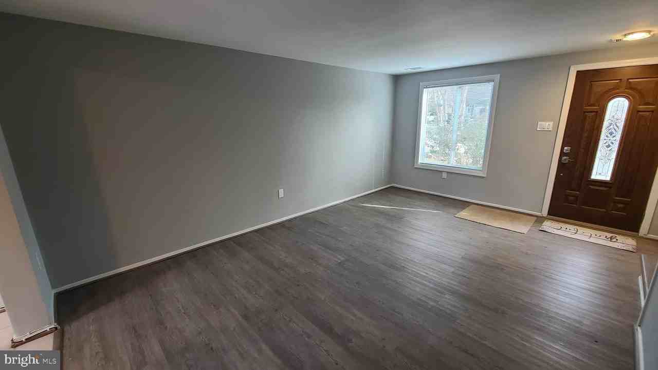 10724 Lester St - Photo 6 of 33