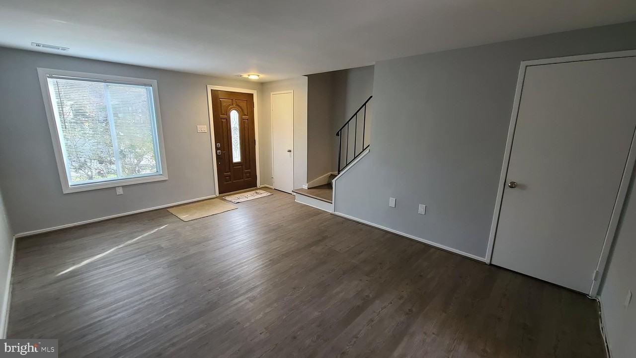 10724 Lester St - Photo 7 of 33