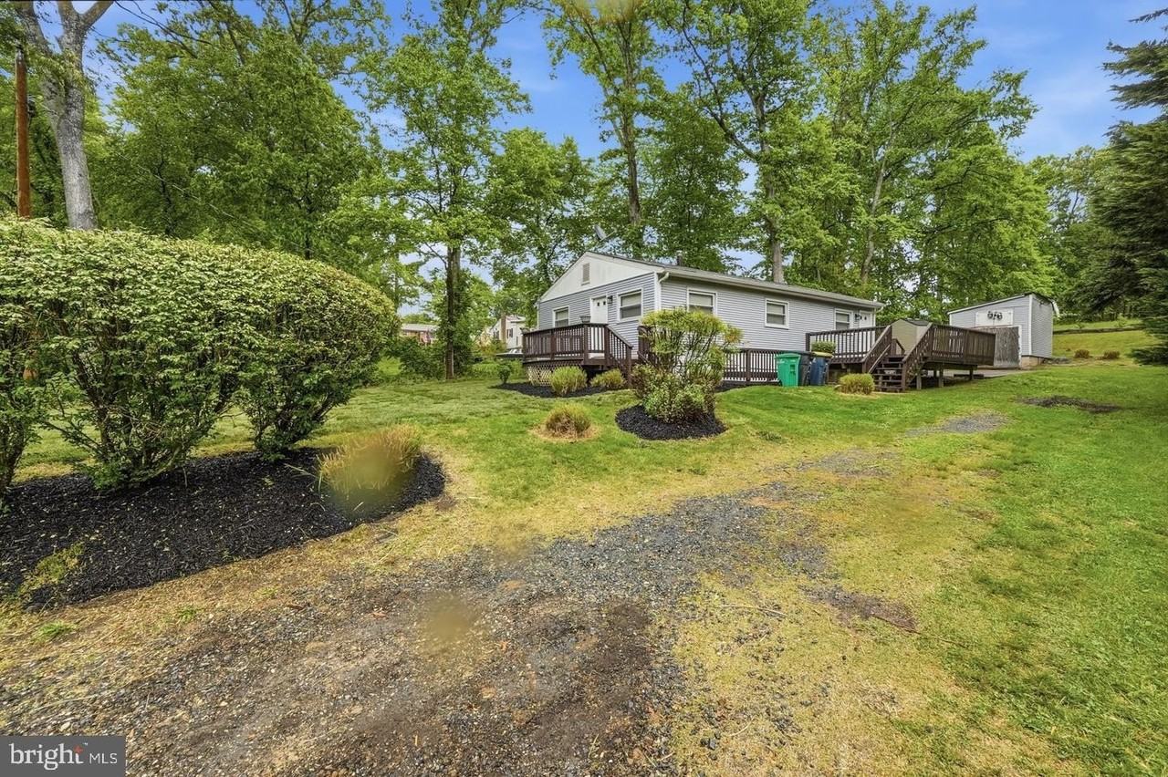 8402 Sleepy Hollow Rd - Photo 2 of 25