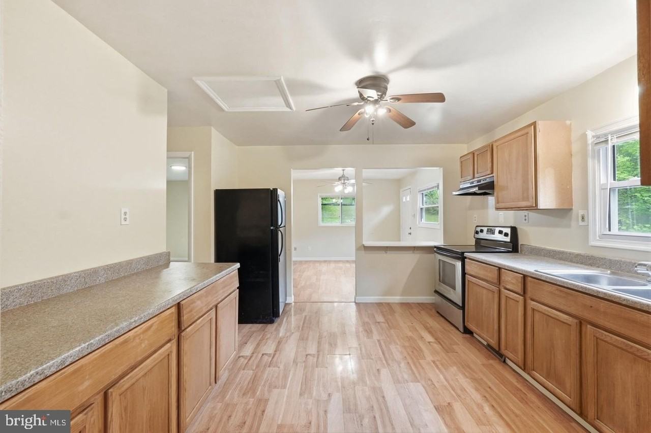 8402 Sleepy Hollow Rd - Photo 6 of 25