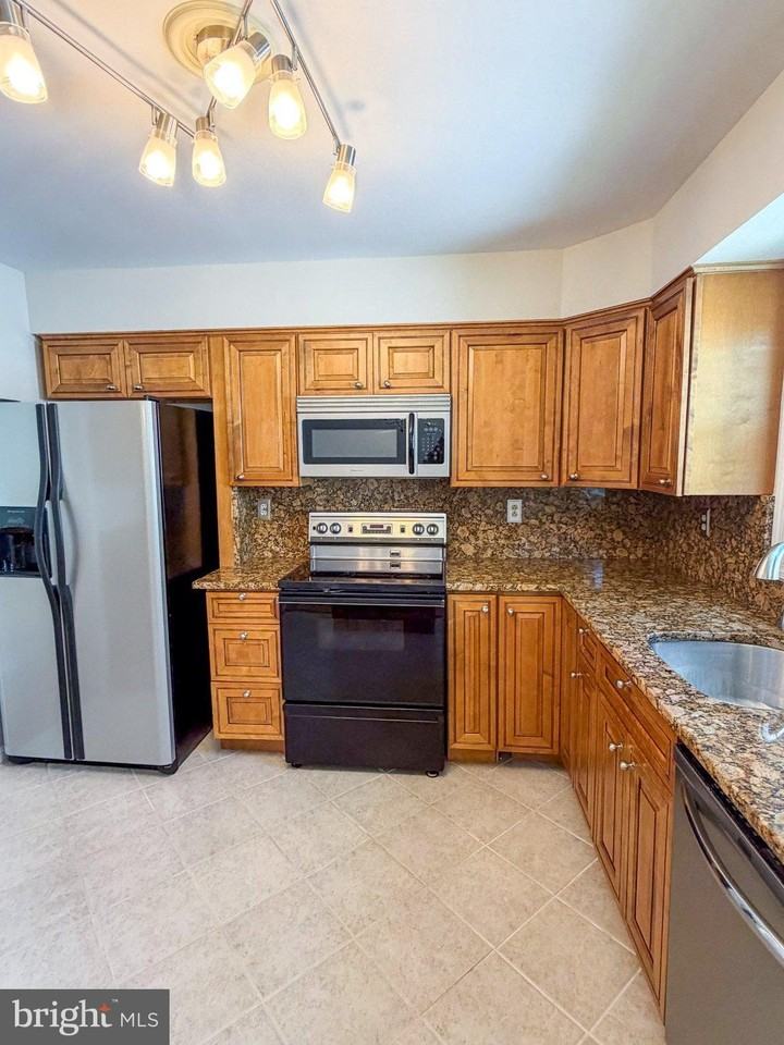 8830 W Fort Foote Ter - Photo 3 of 21