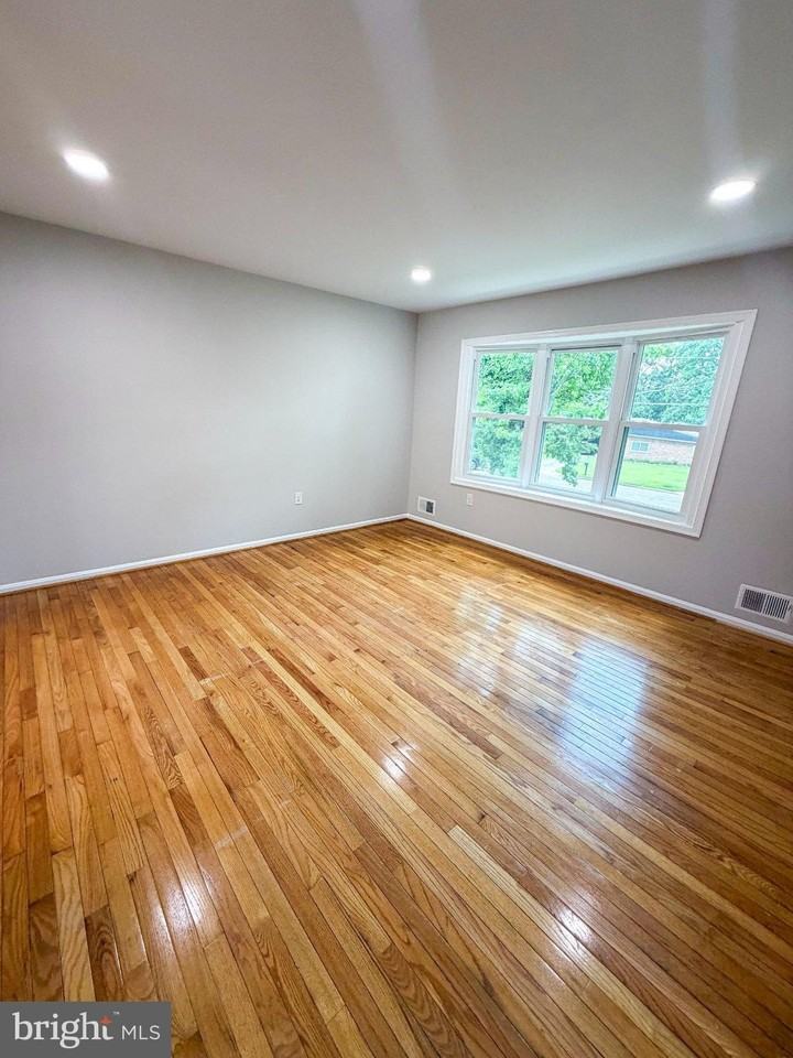 8830 W Fort Foote Ter - Photo 5 of 21