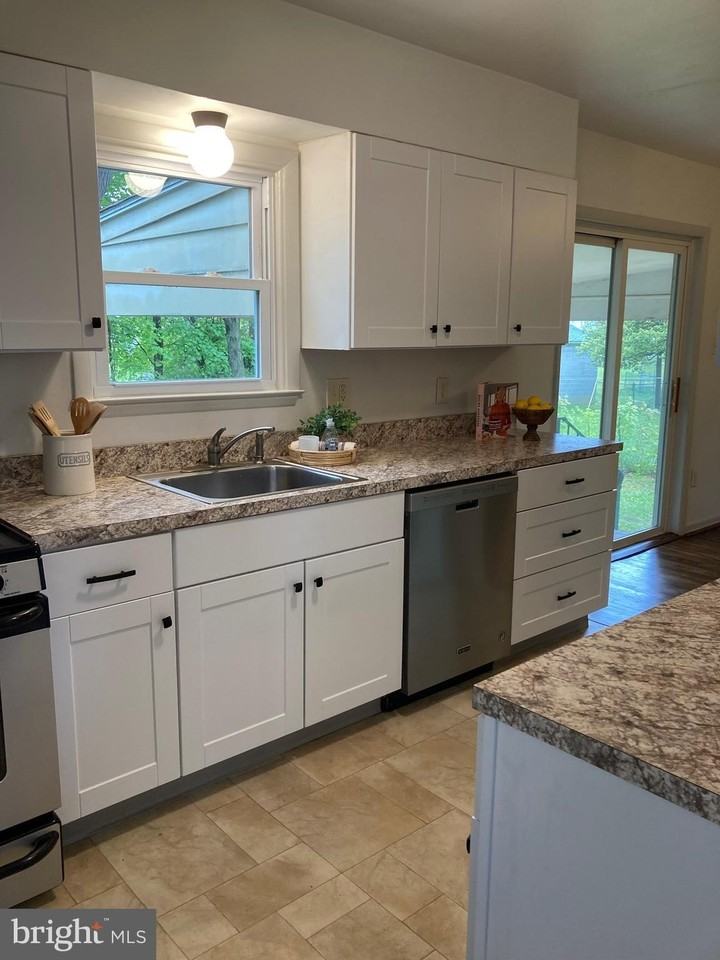 11320 Greenberry Rd - Photo 3 of 16