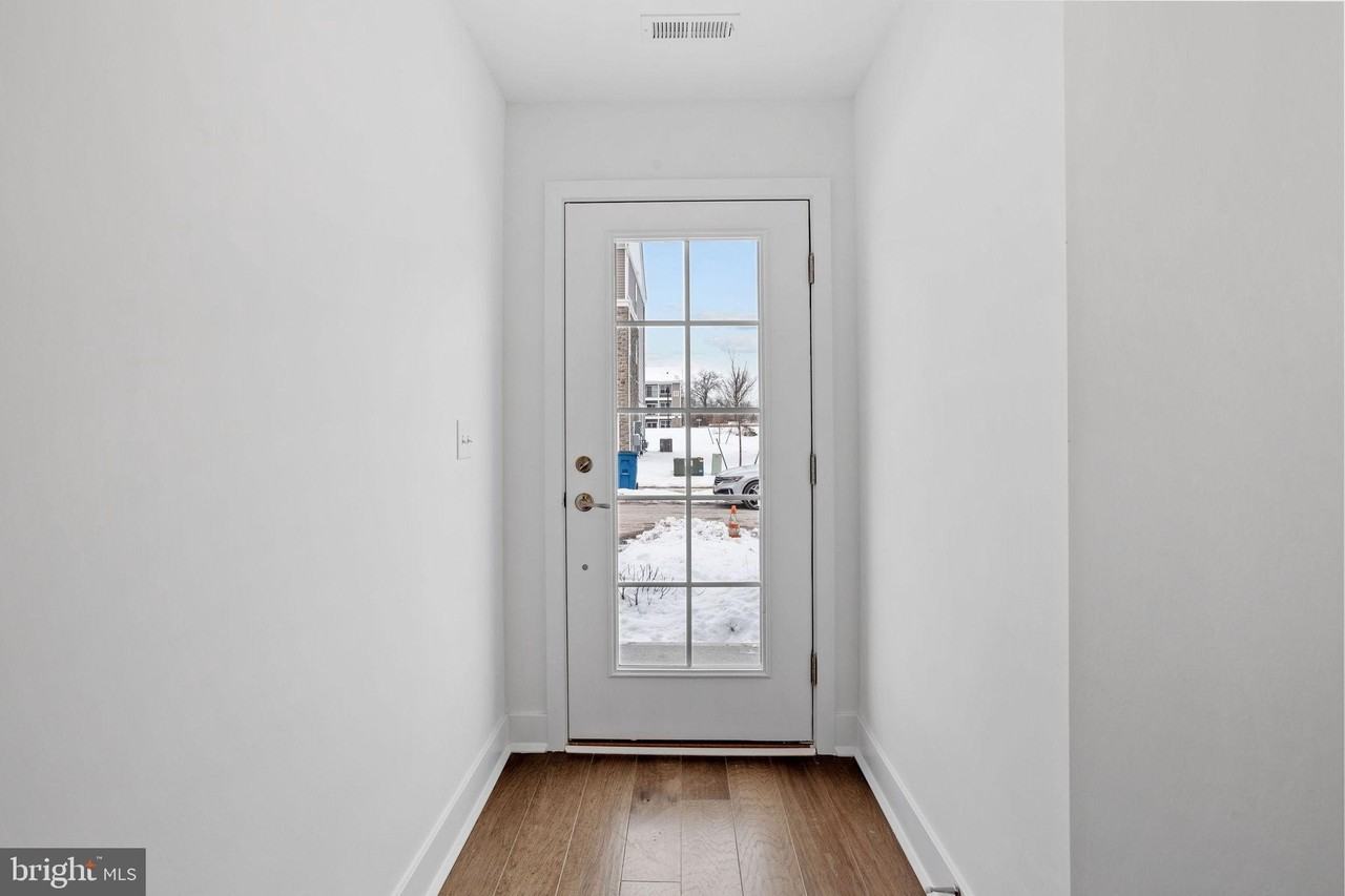 137 Ada Hightower Ave - Photo 4 of 39