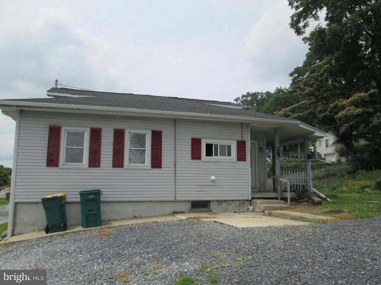 1208 Locust St - Photo 2 of 10