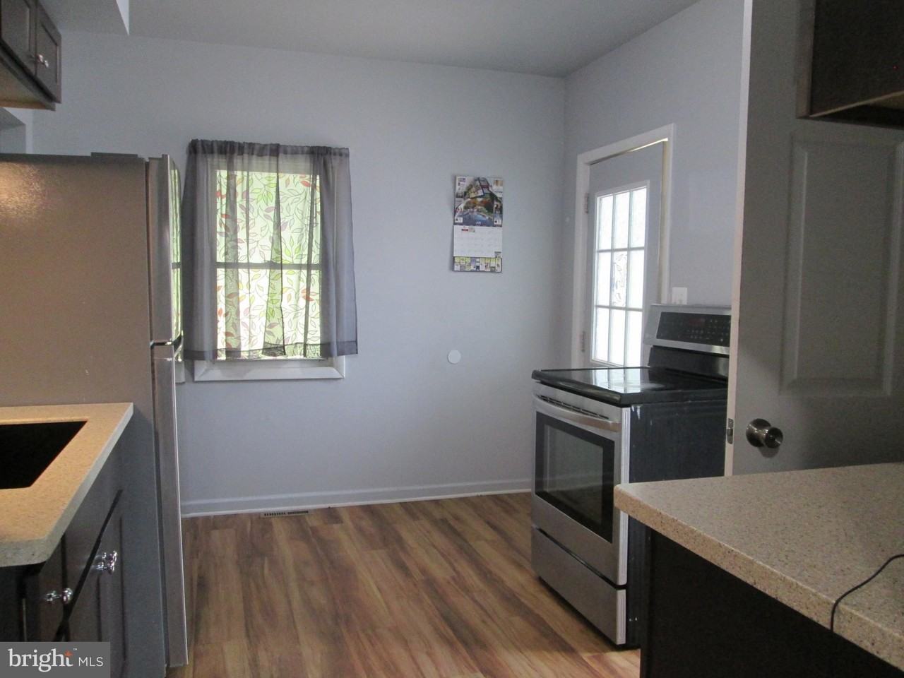 1208 Locust St - Photo 6 of 10