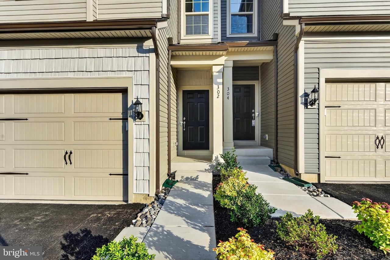302 Milton Stamp Dr - Photo 3 of 42