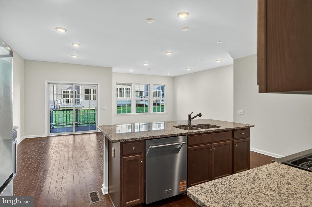 302 Milton Stamp Dr - Photo 4 of 42