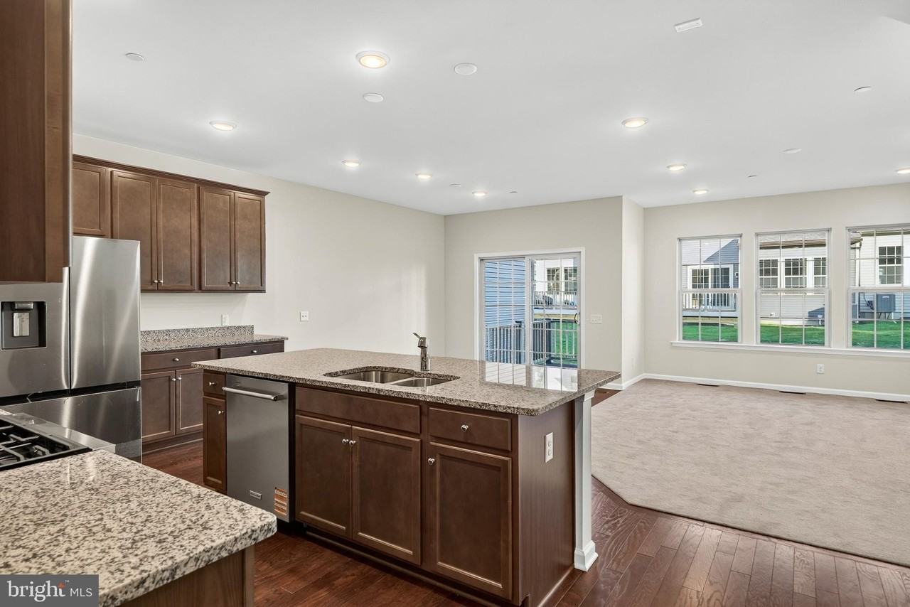 302 Milton Stamp Dr - Photo 5 of 42