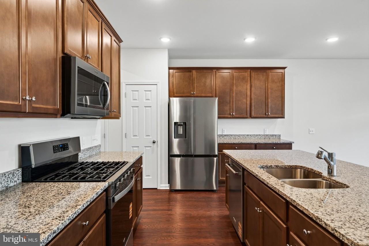 302 Milton Stamp Dr - Photo 6 of 42