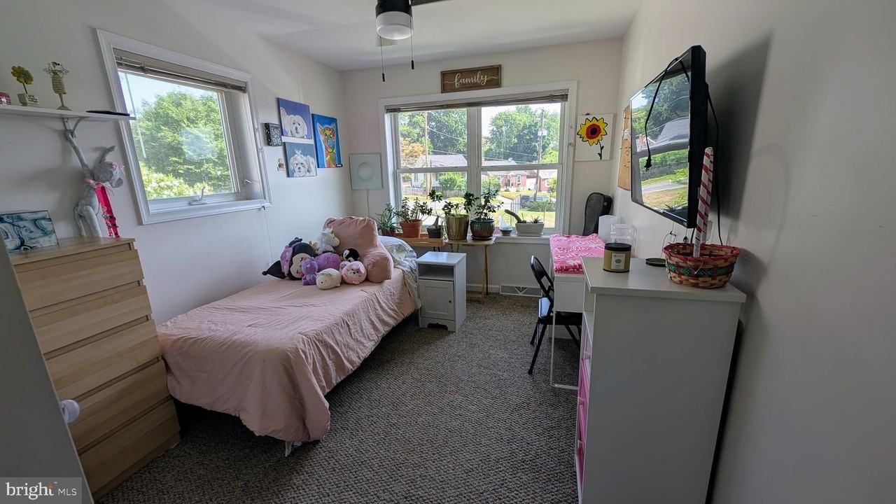 641 Fairview Ave - Photo 4 of 19