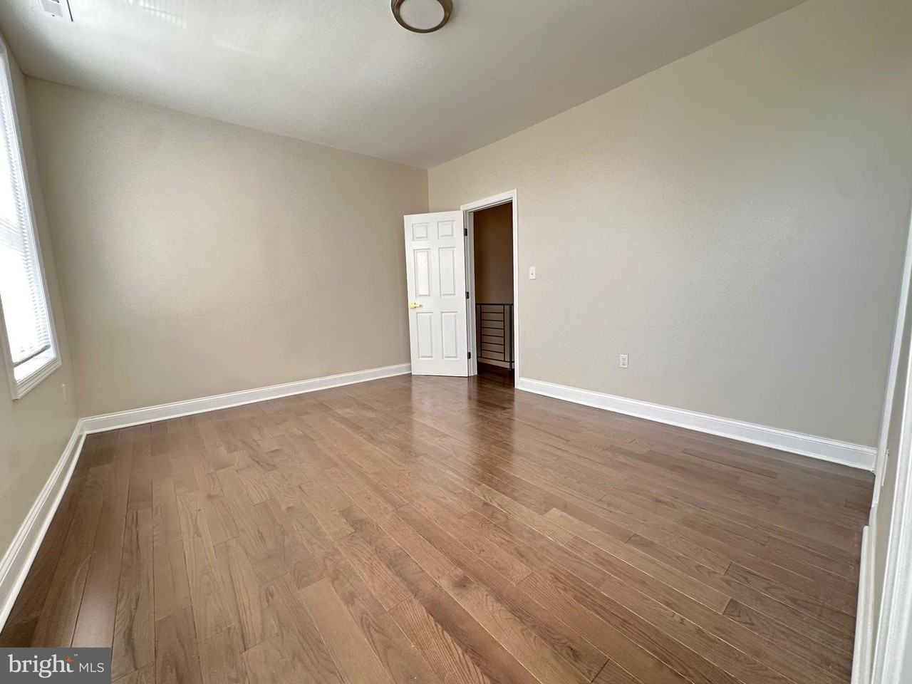 1822 S 22nd St - Photo 5 of 30