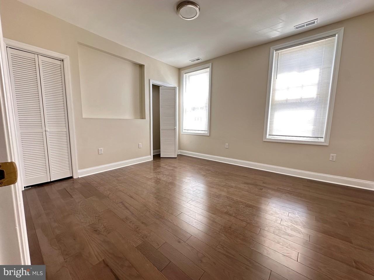 1822 S 22nd St - Photo 6 of 30