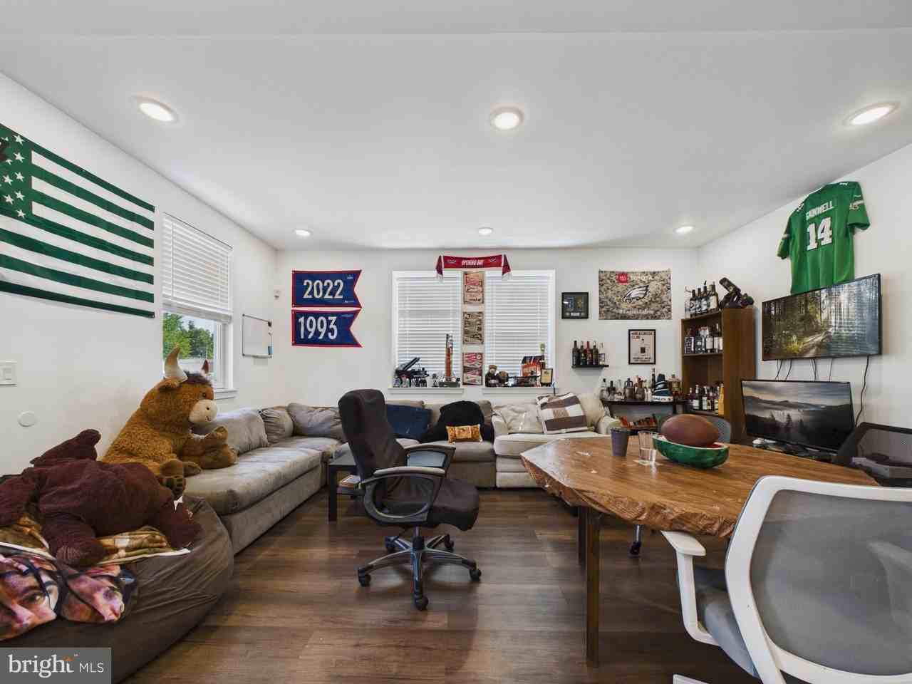 256 N 32nd St #1 - Photo 4 of 18