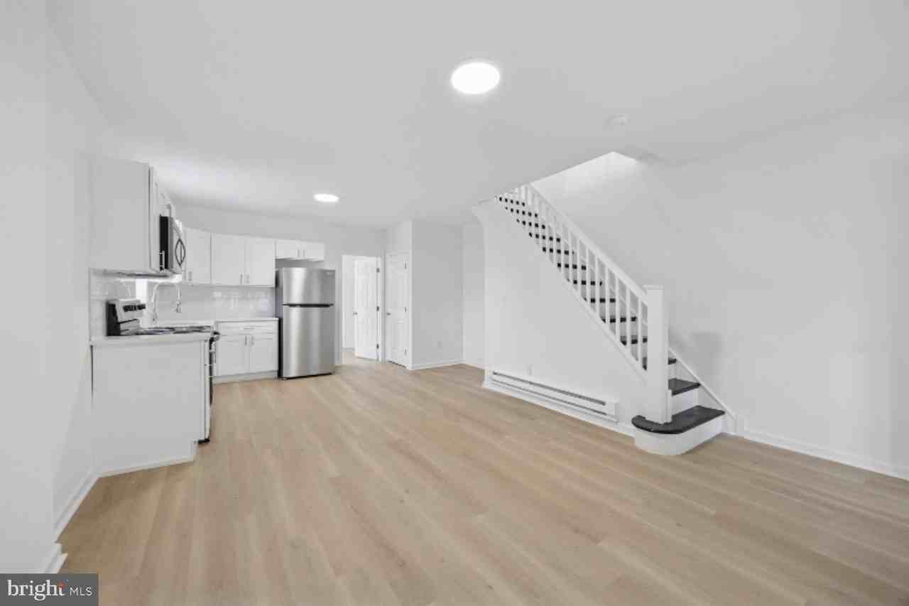 1101 S Peach St - Photo 4 of 9