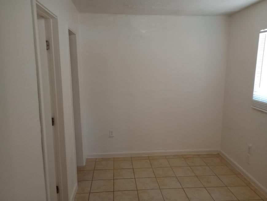 1003 N Jefferson St - Photo 6 of 10