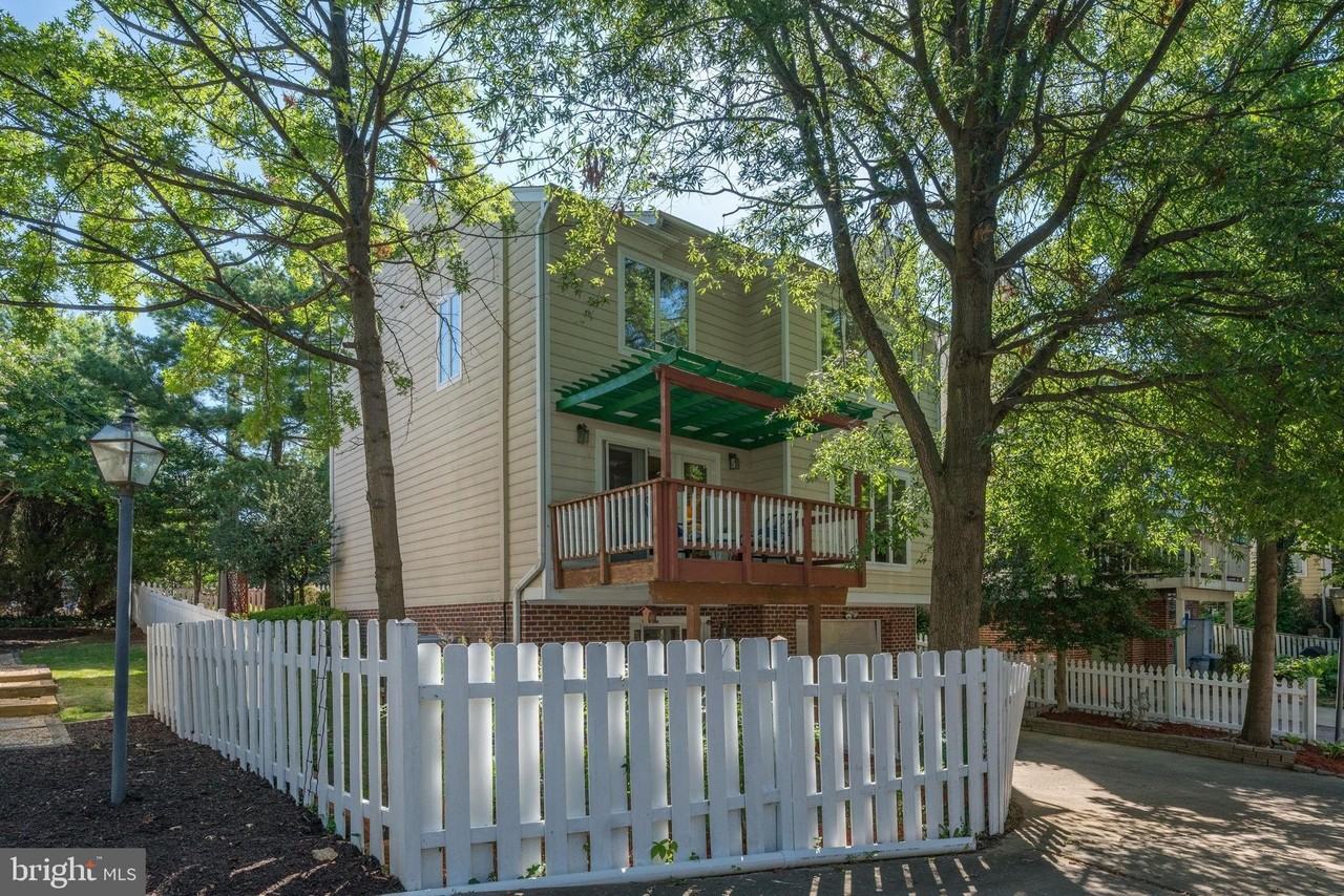 4710 Old Dominion Dr - Photo 2 of 30