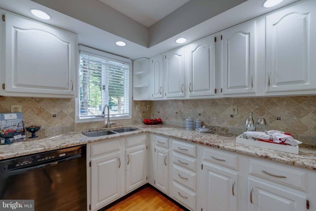 4710 Old Dominion Dr - Photo 4 of 30