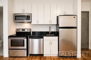 featured image of 324 Melrose St