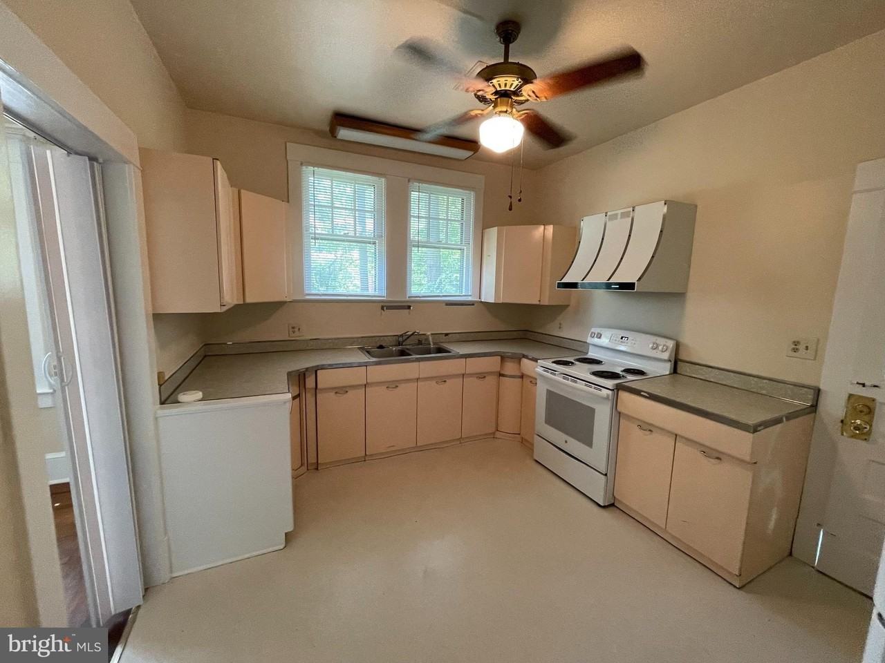 3017 3rd St N - Photo 4 of 39
