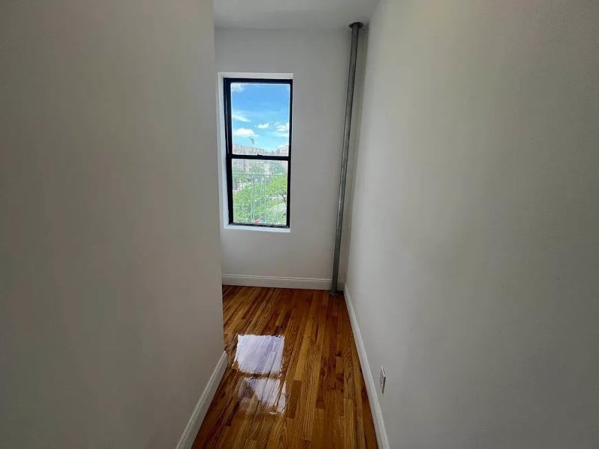 2080 Grand Concourse - Photo 3 of 5