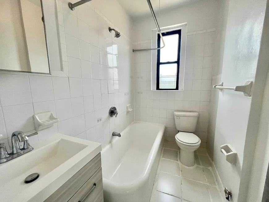 2080 Grand Concourse - Photo 4 of 5