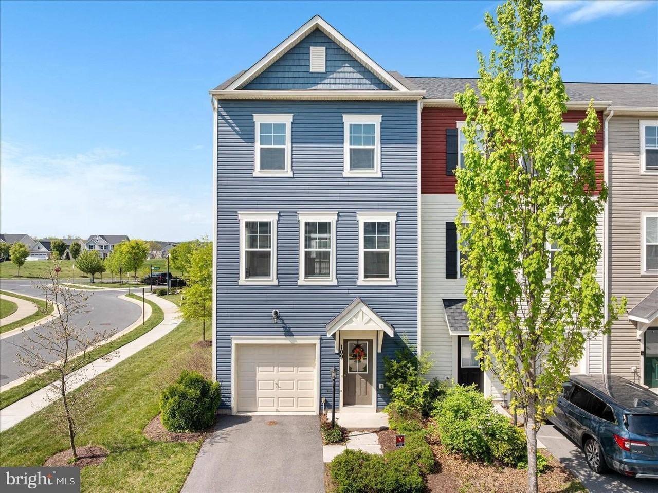 109 Splendor Garden Way - Photo 2 of 50
