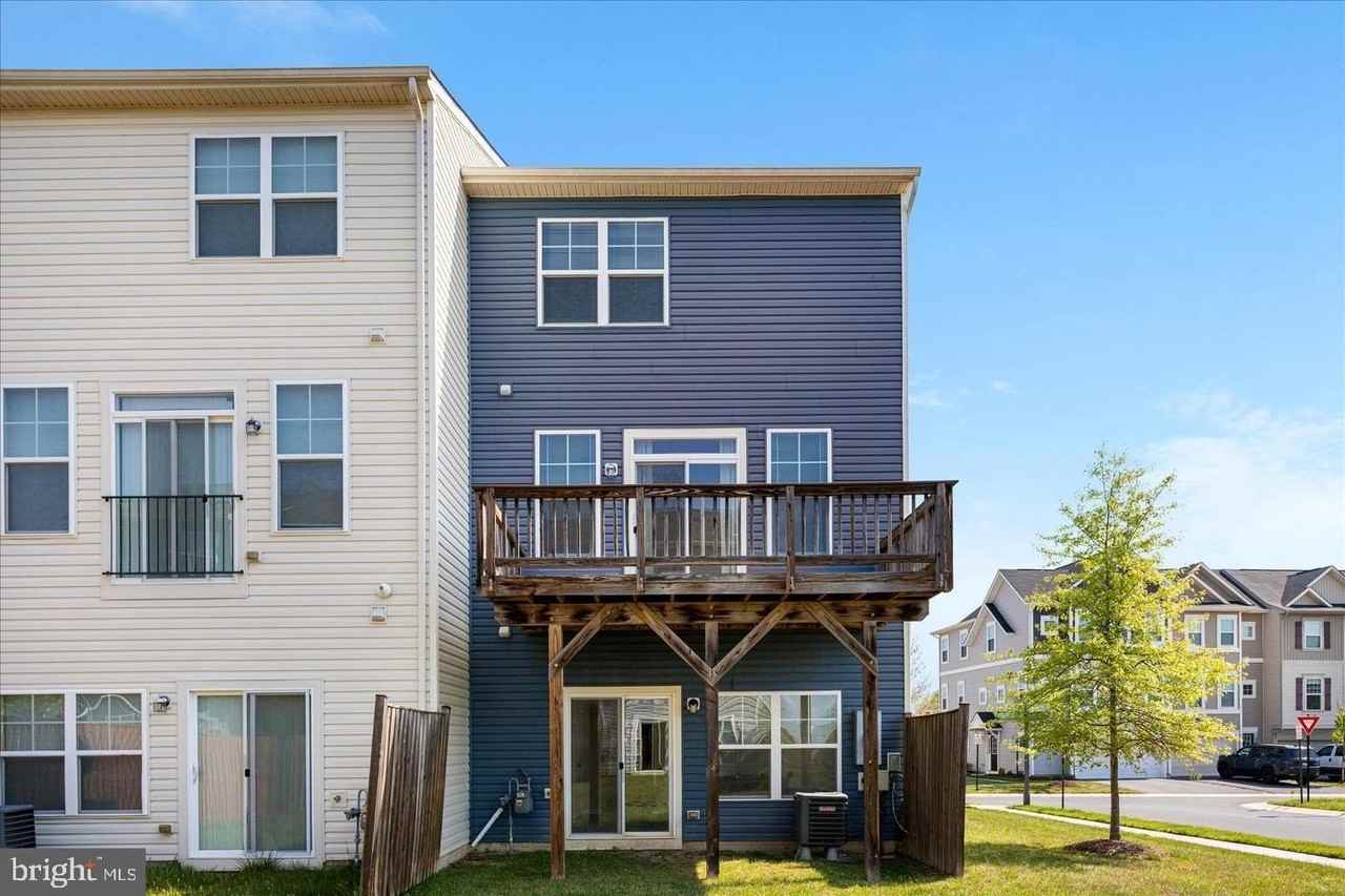 109 Splendor Garden Way - Photo 3 of 50