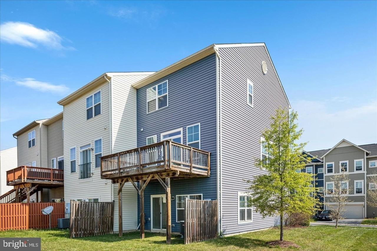 109 Splendor Garden Way - Photo 4 of 50