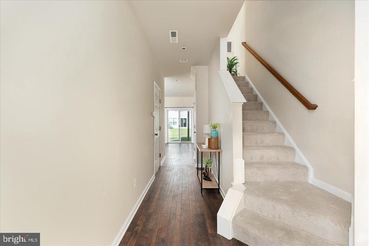 109 Splendor Garden Way - Photo 7 of 50